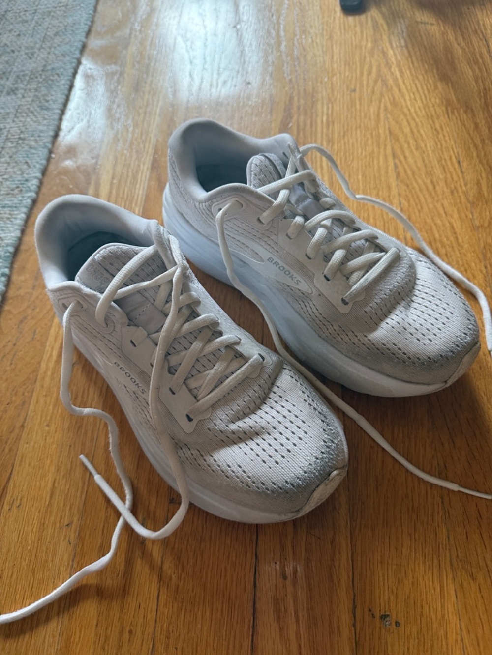 Brooks Light Gray/White Lace-Up Running Sneakers